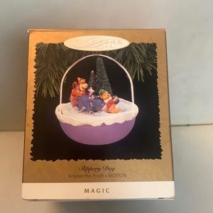 Hallmark Ornament Winnie the Pooh Slippery day